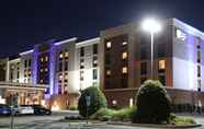 ภายนอกอาคาร 5 Holiday Inn Express & Suites Newport News, an IHG Hotel