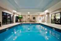 Hồ bơi Holiday Inn Express & Suites Newport News, an IHG Hotel