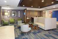 ล็อบบี้ Holiday Inn Express & Suites Newport News, an IHG Hotel