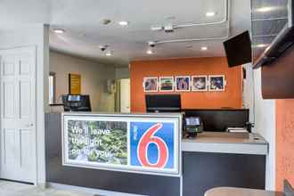 Lobby 4 Motel 6 Seattle, WA - South