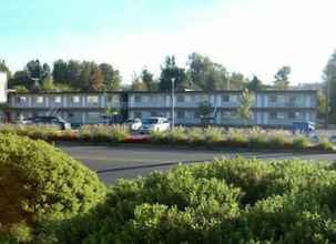 Bên ngoài 4 Comox Valley Inn & Suites