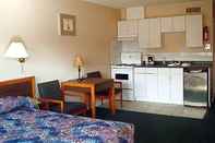 Bedroom Comox Valley Inn & Suites