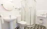 Toilet Kamar 7 Shelleven House