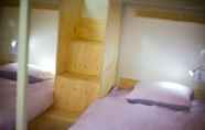 Kamar Tidur 4 Uwa Guesthouse