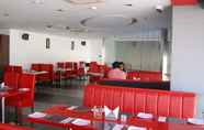 Restoran 5 Mango Hotels Tune, Ahmedabad