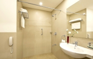 In-room Bathroom 3 The Gateway Hotel Balaghat Road Gondia