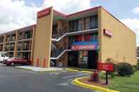 Bên ngoài Econo Lodge