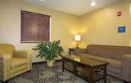 Lobi 5 Cobblestone Inn & Suites - Corry