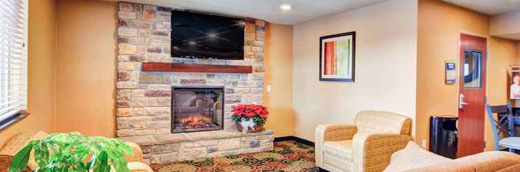 Lobby Cobblestone Hotel & Suites - Punxsutawney