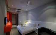 Bedroom 7 SinQ Party Hotel