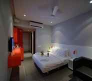 Kamar Tidur 7 SinQ Party Hotel