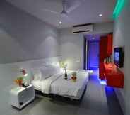 Kamar Tidur 3 SinQ Party Hotel