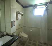 In-room Bathroom 5 Lambana Resort