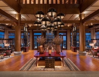 Lobby 2 Jinmao Hotel Lijiang, the Unbound Collection by Hyatt