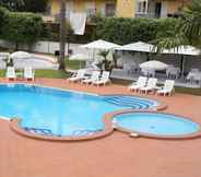 สระว่ายน้ำ 3 Hotel Barbarella