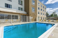 Swimming Pool Fairfield Inn & Suites Leavenworth