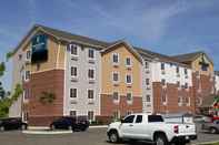 Exterior Extended Stay America Select Suites - Cleveland - Airport