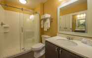 ห้องน้ำภายในห้อง 6 TownePlace Suites by Marriott Newnan