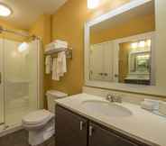ห้องน้ำภายในห้อง 6 TownePlace Suites by Marriott Newnan