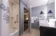 In-room Bathroom 6 Residence Inn Nashua