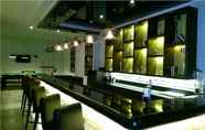Quầy bar, cafe và phòng lounge 2 Lemon Tree Hotel Gachibowli Hyderabad