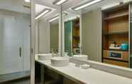 In-room Bathroom 6 Aloft Denver Downtown