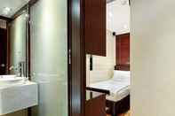 In-room Bathroom The Shai Red