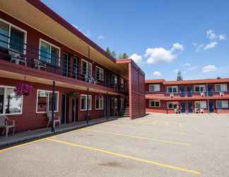 Exterior 2 Revelstoke Lodge