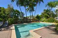 Swimming Pool Seascape Holiday-Tropical Reef Apartment