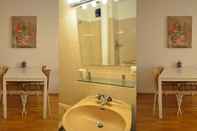 Phòng tắm bên trong GoVienna Urban Living Belvedere Apartment