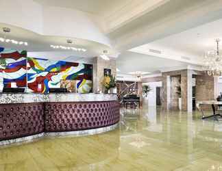 Lobby 2 Swan River Hotel