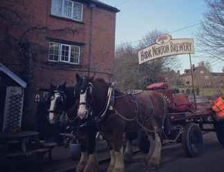 Exterior 2 The Pear Tree Inn