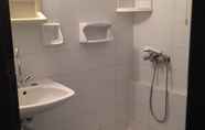 In-room Bathroom 6 Kaloxenia Apartments