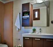 In-room Bathroom 4 Stigmes Villas & Suites