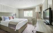 Kamar Tidur 5 Village Hotel Edinburgh