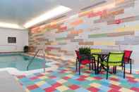 Kolam Renang Hilton Garden Inn Burlington Downtown