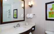 In-room Bathroom 2 Hilton Garden Inn Burlington Downtown