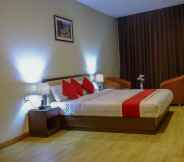 Bedroom 2 Regal Airport Hotel