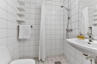 Bilik Mandi dalam Bilik Forenom Serviced Apartments Oslo Rosenborg