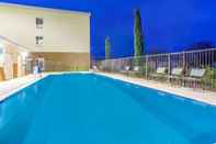 Hồ bơi La Quinta Inn & Suites by Wyndham Gonzales TX