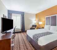 Phòng ngủ 6 La Quinta Inn & Suites by Wyndham Gonzales TX
