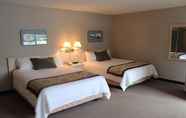 Bedroom 5 Quarterdeck Inn & Marina Resort