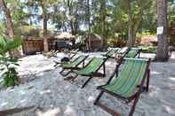 Swimming Pool Green View Beach Resort