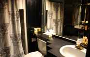 In-room Bathroom 4 Grand Motel Saint-Hubert