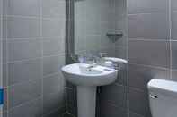 Toilet Kamar Red Guest House