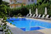 Swimming Pool Apartamentos Sureda