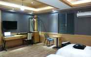 Kamar Tidur 6 Central Plaza Hotel