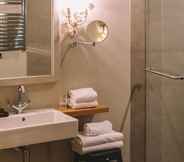 In-room Bathroom 6 Hotel Banys Orientals