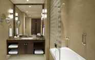 ห้องน้ำภายในห้อง 3 Residence Inn by Marriott Jazan