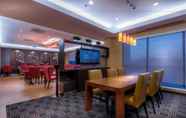 Restaurant 3 TownePlace Suites by Marriott Belleville